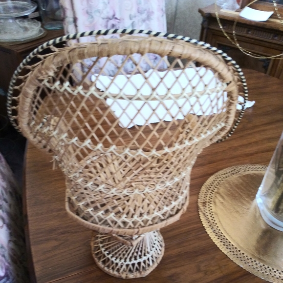 Vintage Wicker Doll/Plant Chait - Picture 2 of 4